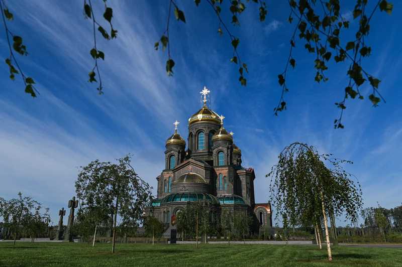 Освящен главный храм российской армии. Бой в защиту исторической памяти продолжается