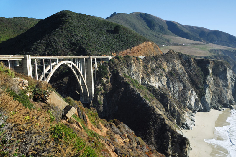 Проехаться по живописной трассе Pacific Coast Highway в Калифорнии.