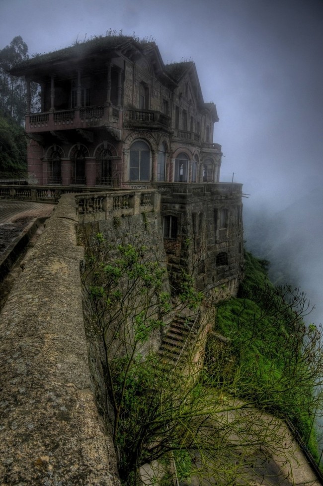 Заброшенный отель в Колумбии   заброшенное, природа, разрушение, цивилизация