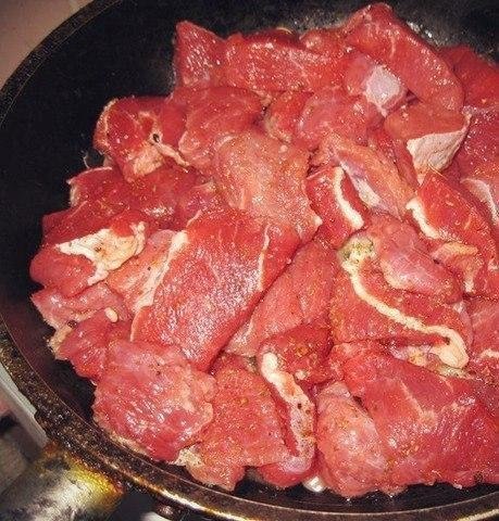 МЯСО ПОД СЫРНЫМ СОУСОМ МЯСО ПОД СЫРНЫМ СОУСОМ