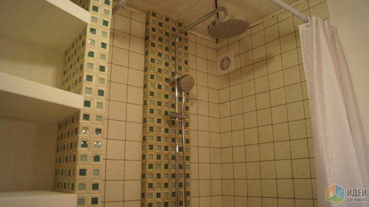 Ремонт ванной комнаты, маленький совмещенный санузел с душевой