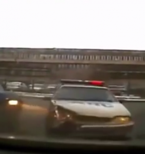 Полиция спешит на помощь (видео)