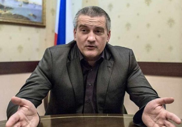 Аксенов предложил отправлять коррупционеров на лесоповал с тупой пилой