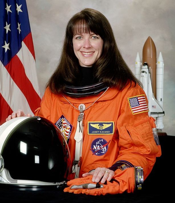 американская женщина-космонавт / астронавт Джанет Линн Каванди. Фото