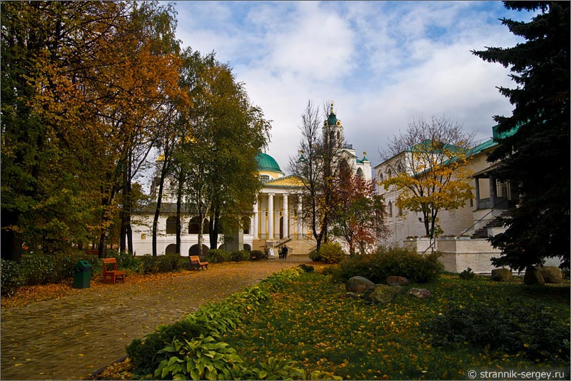 Спасо-Преображенский монастырь в Ярославле - прогулка - фото