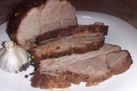 Фото к рецепту: Сочный свиной ошеек в духовке на новый год