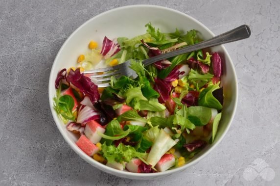 Легкий крабовый салат «На диете» – фото приготовления рецепта, шаг 2