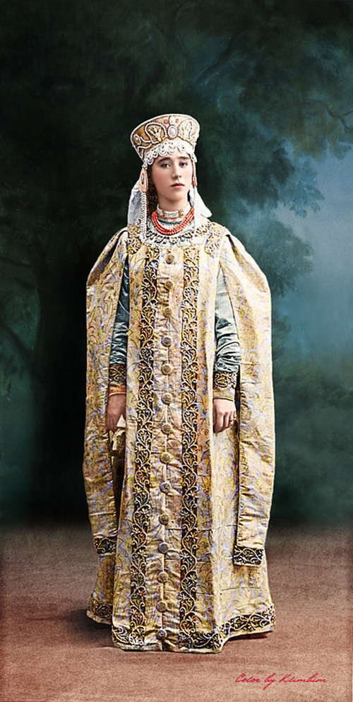 Гости костюмированного бала Романовых в раскрашенных фотографиях 1903 года