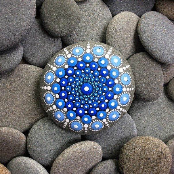 14769760-R3L8T8D-605-stone-art-mandala-elspeth-mclean-canada-14-605x605 (605x605, 401Kb)