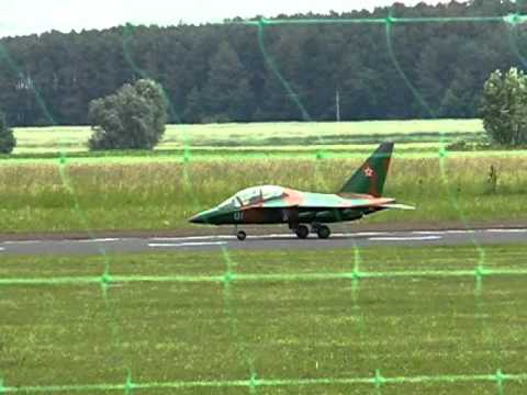 Модель-копия самолета Як-130