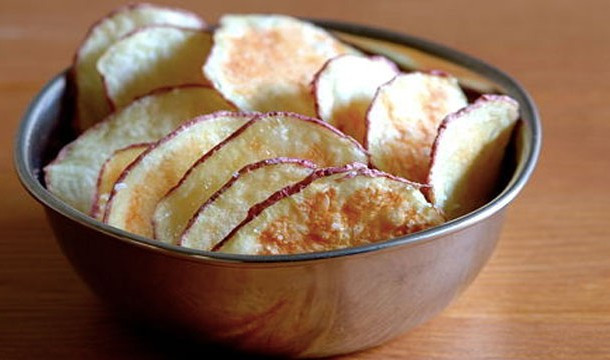 Сделайте картофельные чипсы.