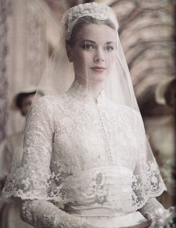 Грейс Келли в свадебном платье. Фото / Grace Kelly in a wedding dress. Photo