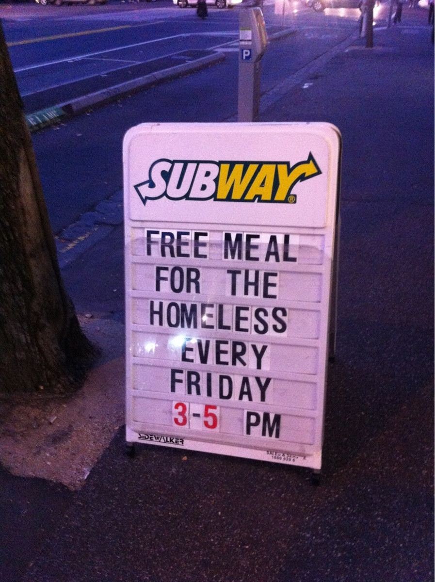12. Бесплатная еда для бездомных в Subway добро, люди