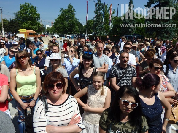 Митинг возле торгового центра «Муссон»