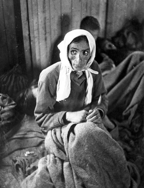 Все ужасы концлагеря Берген-Бельзен в редких архивных фотографиях Все ужасы концлагеря Берген-Бельзен в редких архивных фотографиях