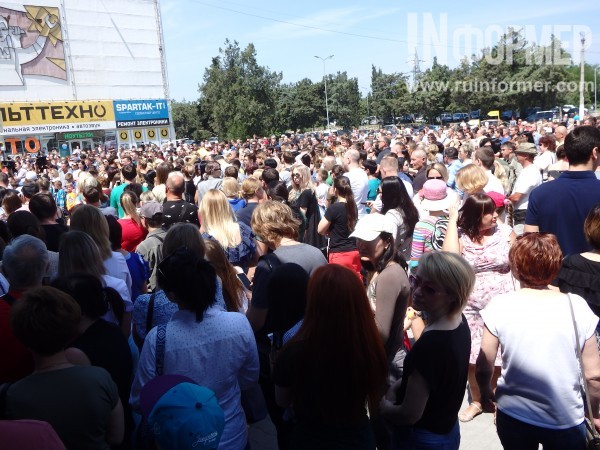Митинг возле торгового центра «Муссон»