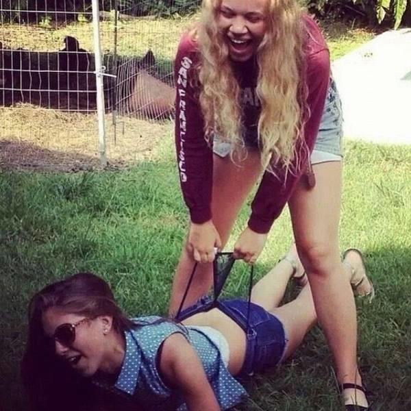 26 безумных фотографий девушек, которые не должны были попасть в интернет (26 фото)