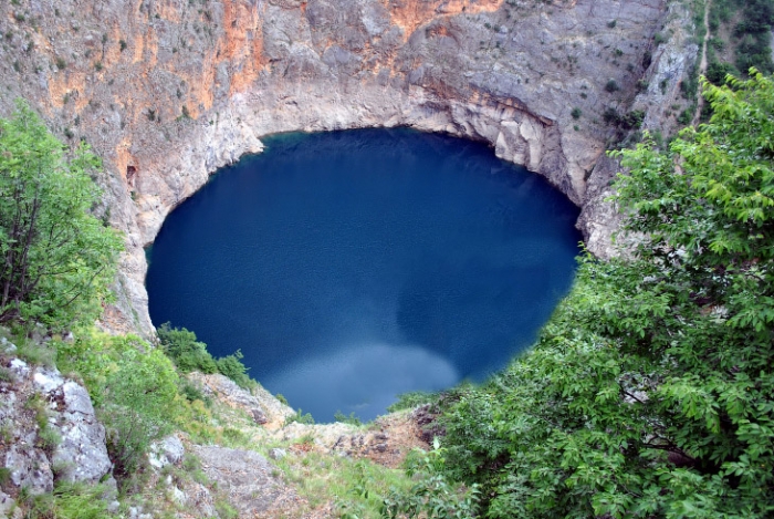 Самые впечатляющие карстовые воронки в мире