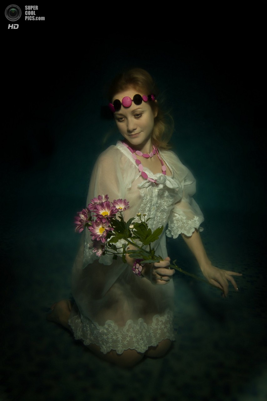 : Fashion. 1 . (Dmitry Vinogradov/UnderwaterPhotography.com)