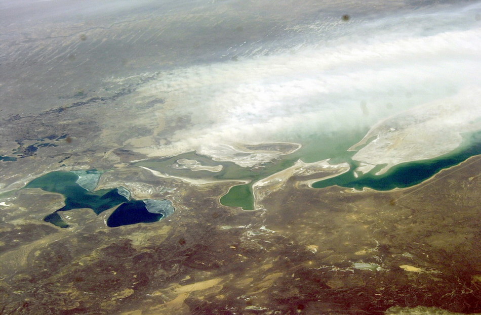 10 самых огромных и эффектных озер на планете