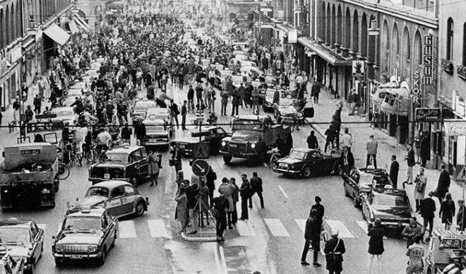 9. Первое утро после того, как Швеция перешла с левостороннего движения на правостороннее. Стокгольм, 1967г. 9 Первое утро после того как Швеция перешла с левостороннего движения на правостороннее Стокгольм 1967г война история память