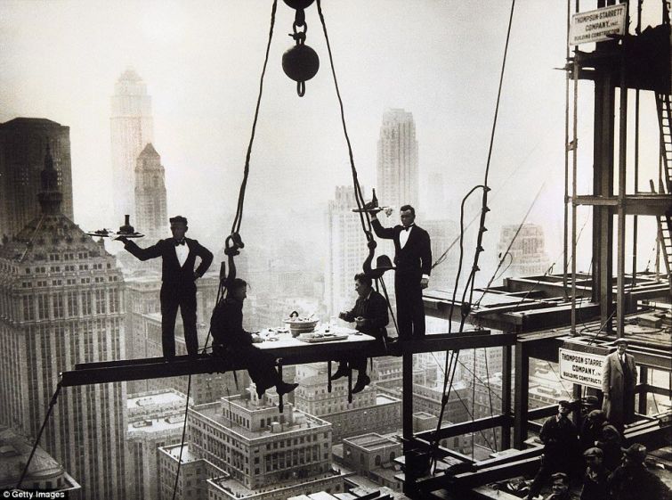 бесстрашные американские строители, экстремальные фотографии американских строителей, стройка небоскребов, строители без страховки