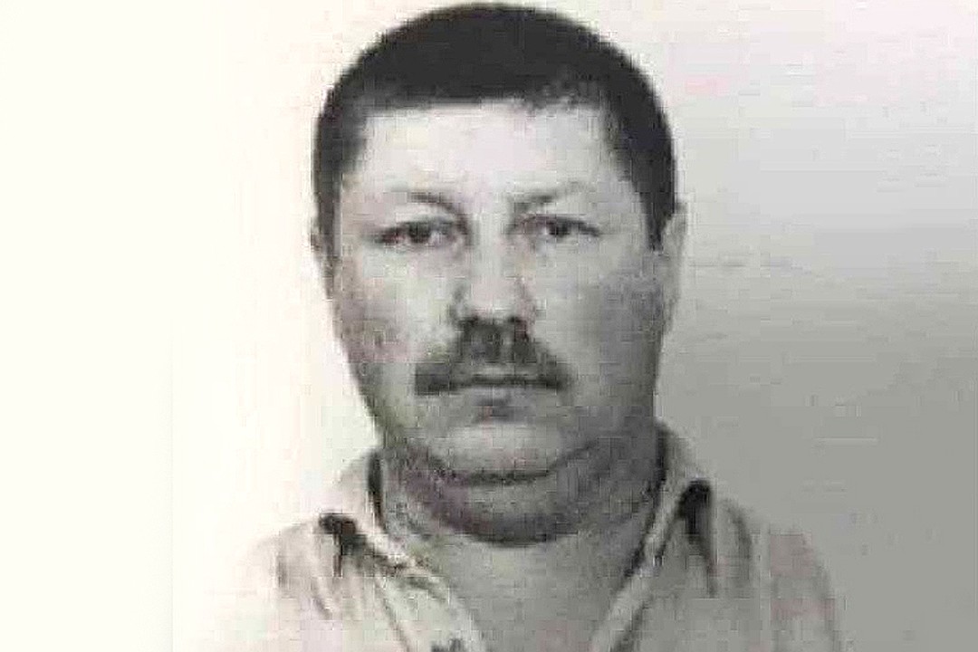 Юрий Петров - заядлый картежник, страсть к игре на деньги принесла немало горя в семью.