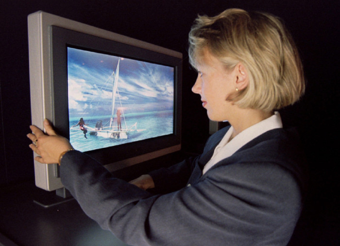 27.08.1995 г. Компания Sony представила прототип “Plasmatron”, жидкокристаллический монитор, 60 на 38 сантиметров. август, история