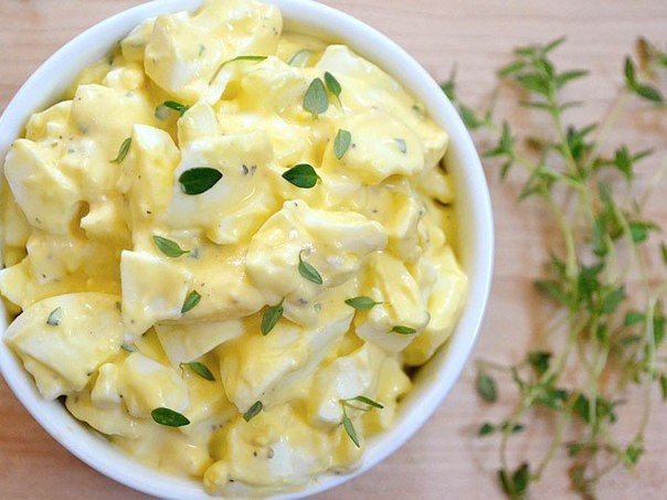 Яичный салат с лимоном и ароматными травами Яичный салат с лимоном и ароматными травами