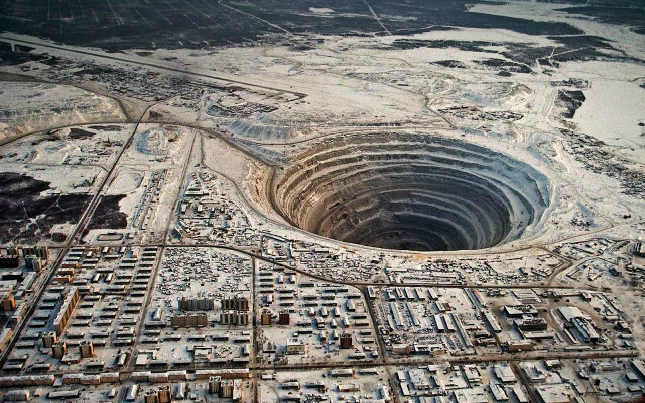 10. Алмазоносная трубка «Мир», Якутия. 10. Алмазоносная трубка «Мир», Якутия. путешествия, россия, туризм