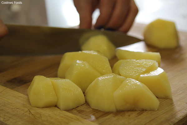Как нарезать картофель на борщ