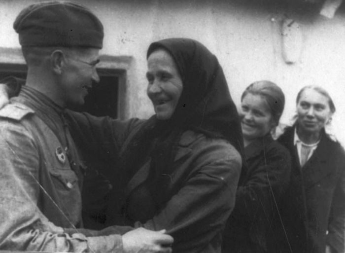 Солдаты возвращаются домой Солдаты возвращаются домой