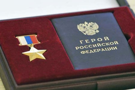 72 часа беспосадочного перелета и сотни спасенных людей: за что лишали звания и награждали героев в СССР