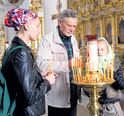 Александр МИХАЙЛОВ уверен, что дочери Настенька (слева) и Акилина проживут долгую, счастливую жизнь