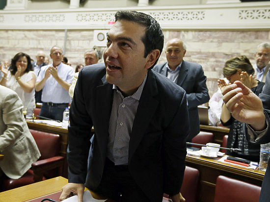 Греция “прогнулась” под Еврогруппу за 50 млрд, забыв о референдуме