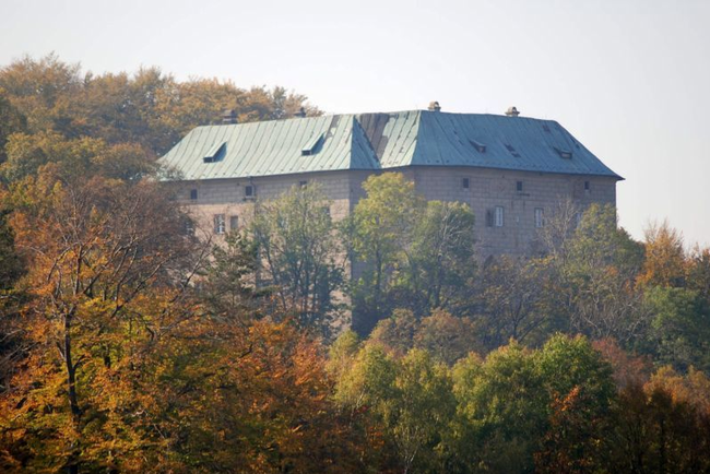 4.Замок Гоуска, Чехия дыра, мир, преисподняя