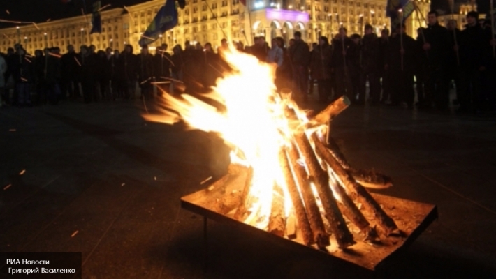 Три тысячи националистов пришли на факельное шествие в Киеве