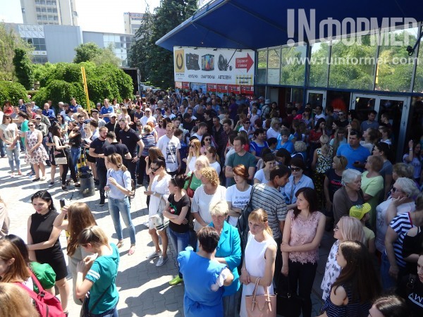 Митинг возле торгового центра «Муссон»