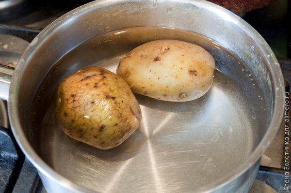 отвариваем 2 картофелины
