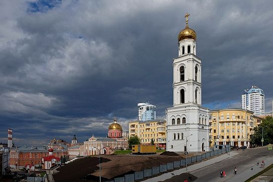 Язык... История о том, как некий самарский бизнесмен решил "воевать" против колокольни Иверской обители и что из этого вышло...