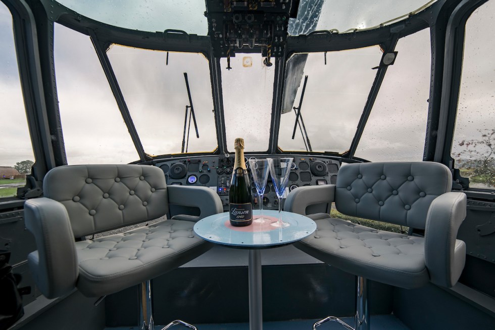 Отель-вертолет от компании Helicopter Glamping