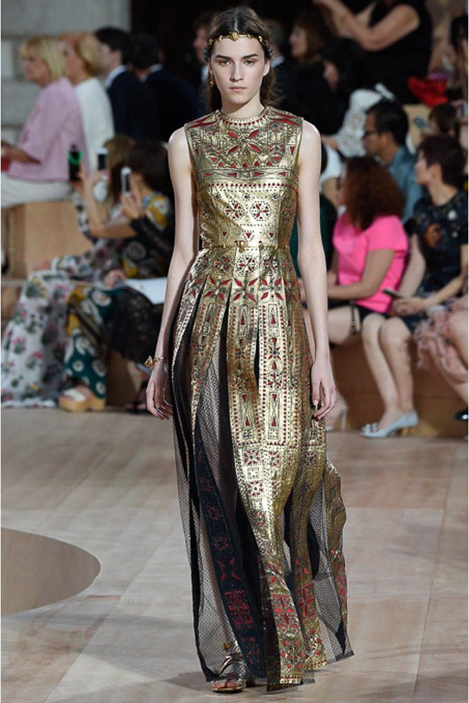 Мистический Рим в коллекции Valentino осень 2015 Couture Мистический Рим в коллекции Valentino осень 2015 Couture