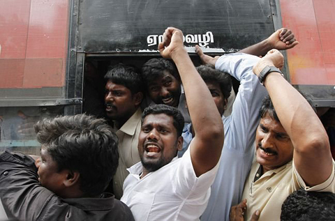 Индия ограждает НКО от иностранных вливаний