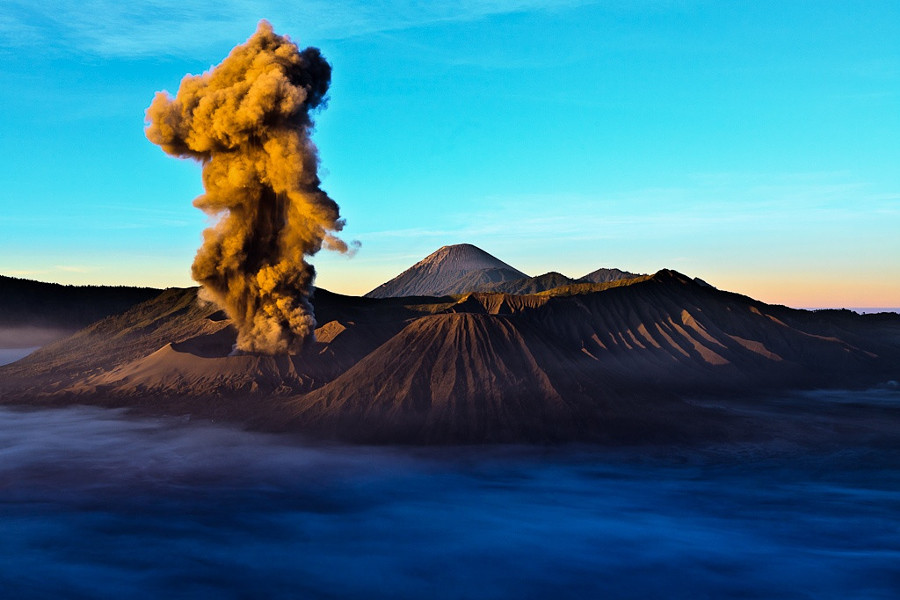 Извержение горы Бромо вулкан, фото
