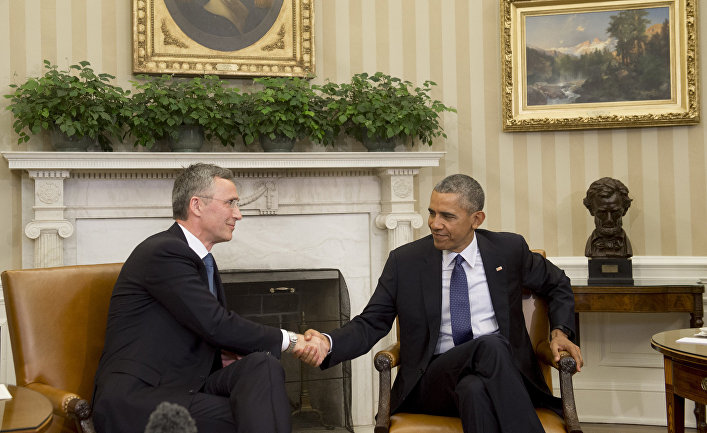 Генеральный секретарь НАТО Йенс Столтенберг и президент США Барак Обама во время встречи в Овальном кабинете в Белом доме