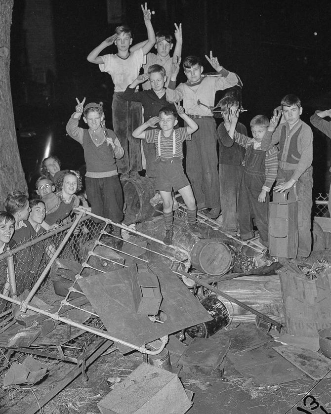 1942 год: как американцы собирали металлолом для военной промышленности