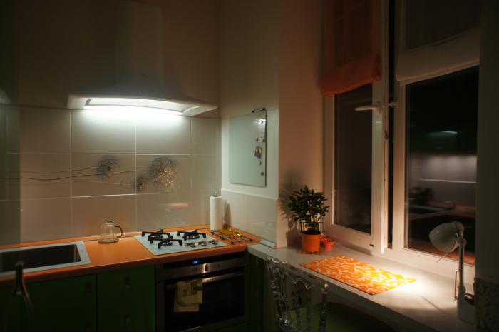 Зелено-оранжевая кухня, фото кухни