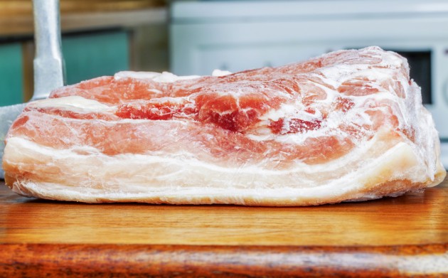 Какие продукты нельзя класть в микроволновую печь Какие продукты нельзя класть в микроволновую печь