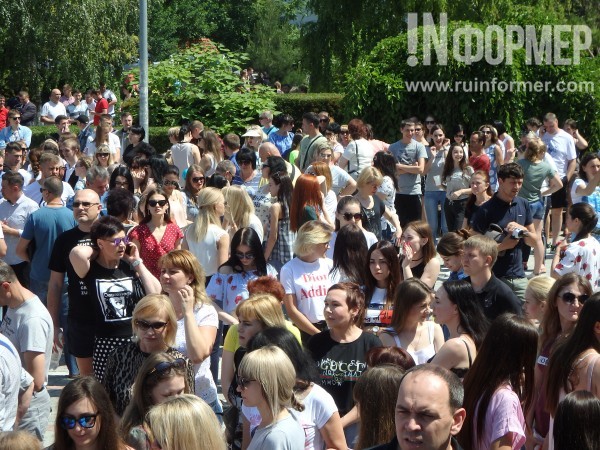 Митинг возле торгового центра «Муссон»