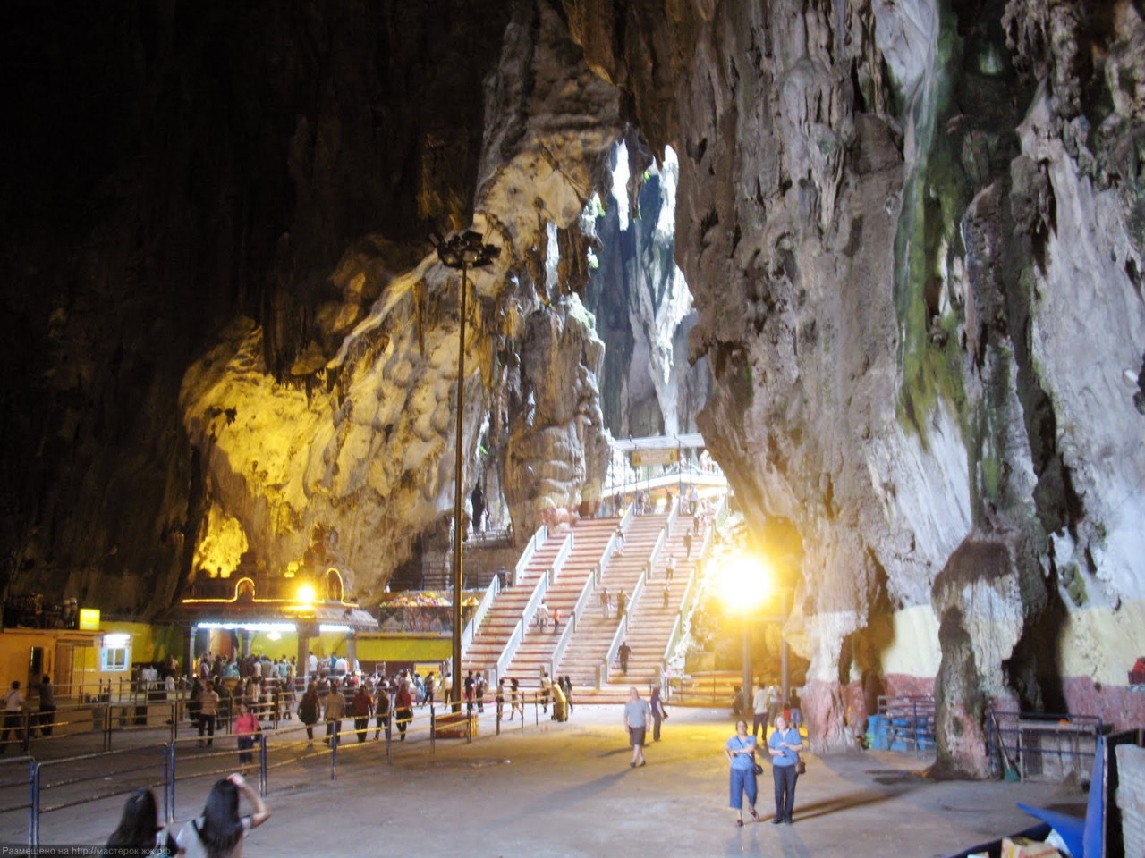Пещеры Бату Кейвс (Batu Caves). Индонезия. Пещеры Бату Кейвс (Batu Caves). Индонезия.
